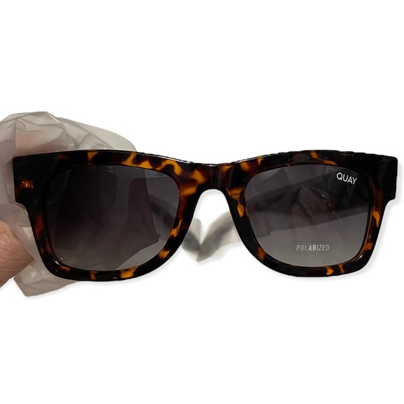 #104 QUAY Makin Moves Sunglasses Polarized Tortoise Frame Smoke Lenses Unisex - Picture 7 of 12